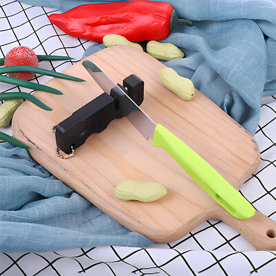 Affuteur couteaux noir planche bois