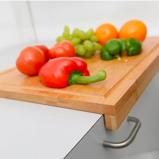 Planche a decouper bois legumes coupes