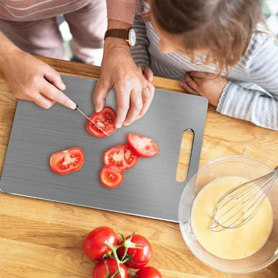 planche a decouper en titane famille