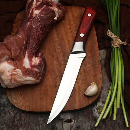 couteau de chef posé sur une planche