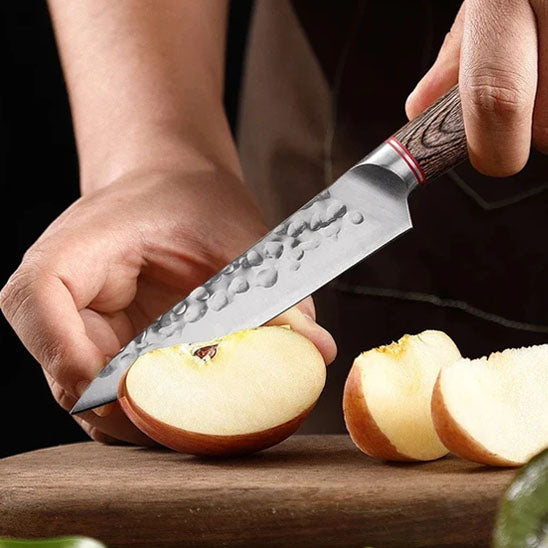 couteau de cuisine tranche une pomme