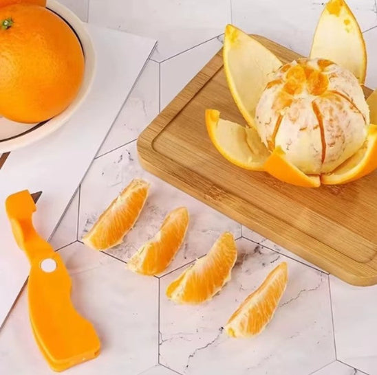homme utilise économe cuisine pour trancher orange