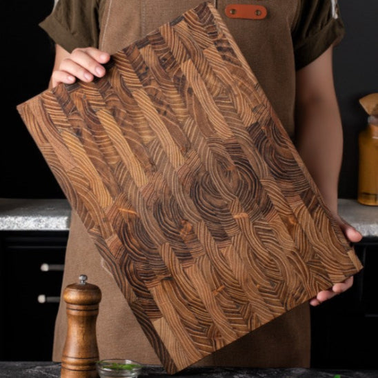 planche à découper bois massif en exposition