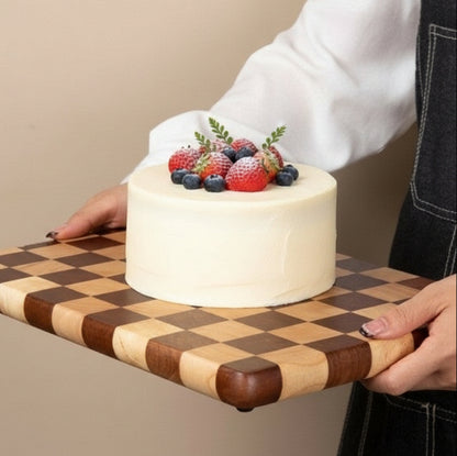 planche à découper damier avec pied anti dérapant noirs