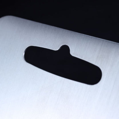 planche à découper en titane avec trou de suspension