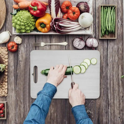 planche a decouper en titane legumes tranches