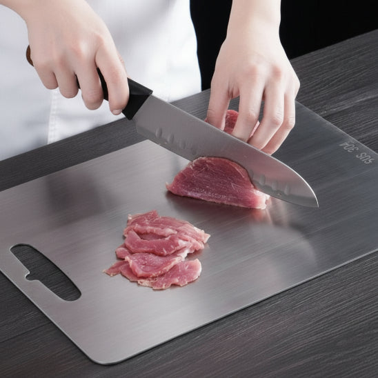 planche à découper inox découpe piece de porc