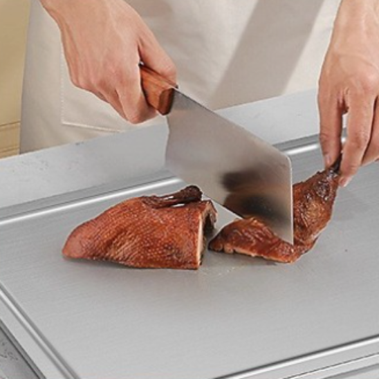 planche à découper inox découpe poulet