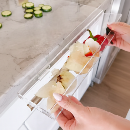 planche a découper sur plan de travail bac épluchures