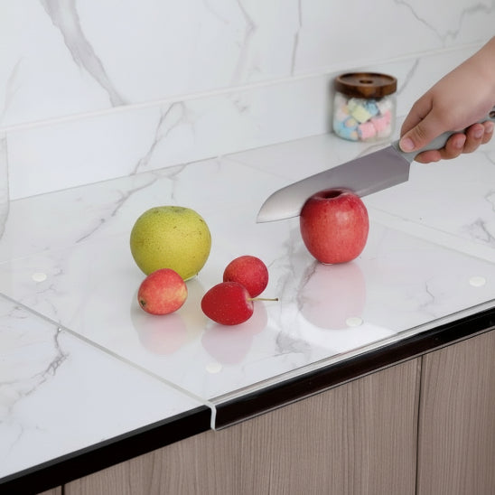 planche a decouper sur plan de travail  