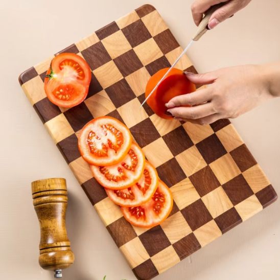 planche a decouper tomates